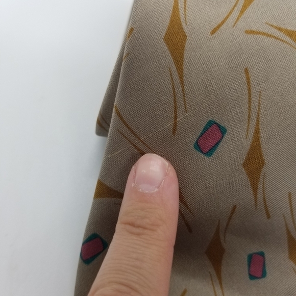 Giorgio Armani vintage taupe tie with brown pink green accents 60 in long - Picture 4 of 5